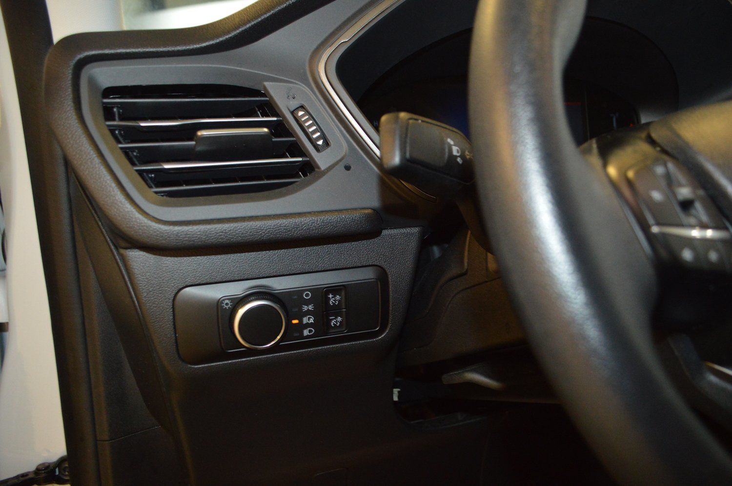 Used 2025 Ford Escape Active AWD/4WD image 16