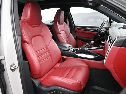 Certified 2022 Porsche Cayenne Turbo image 31