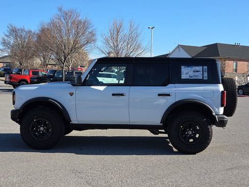 New 2026 Ford Bronco Badlands w/ Sasquatch Package image 3