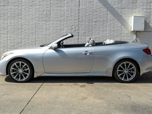 Used 2009 INFINITI G37 Convertible w/ Premium Pkg RWD image 9
