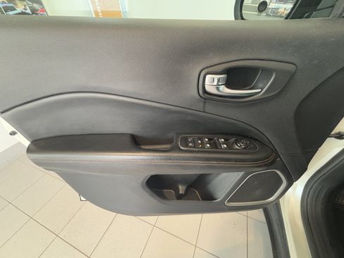 Used 2020 Jeep Compass Limited AWD/4WD image 10