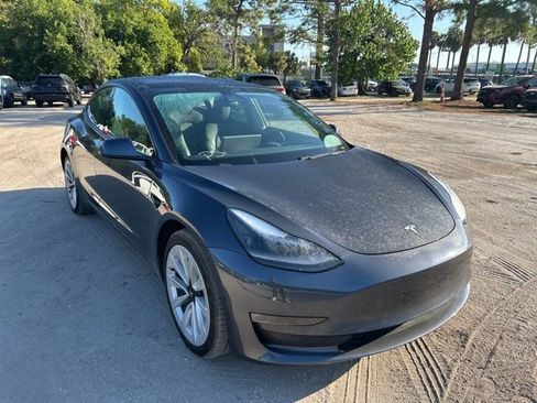 Used 2021 Tesla Model 3 Standard Range Plus image 1