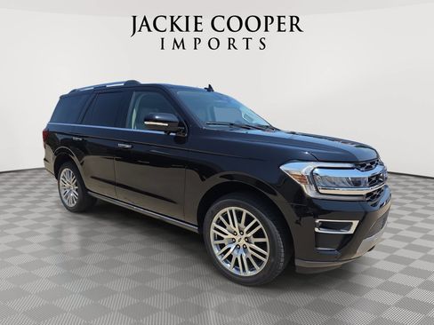 Used 2024 Ford Expedition Limited AWD/4WD image 3