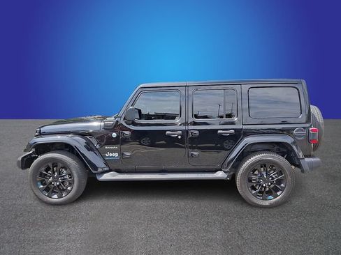 Used 2023 Jeep Wrangler Unlimited Sahara AWD/4WD image 7
