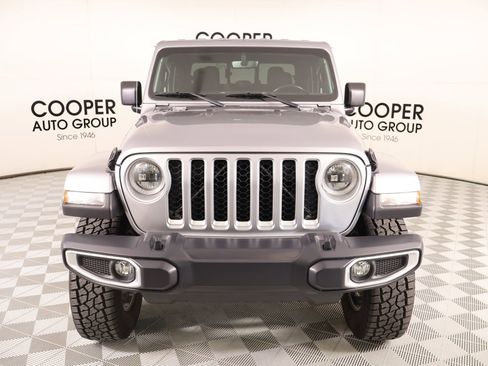Used 2020 Jeep Gladiator Overland w/ Dual Top Group AWD/4WD image 10