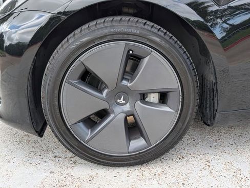 Used 2023 Tesla Model 3 Standard Range image 9