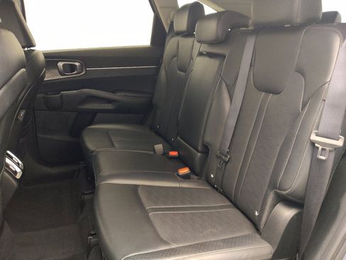 Used 2024 Kia Sorento S FWD image 18