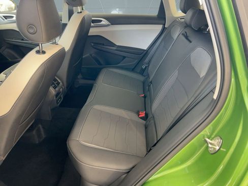 New 2026 Volkswagen Taos SE image 15