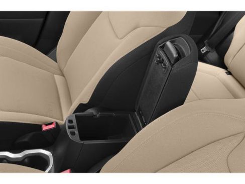Used 2018 Jeep Renegade Latitude w/ Cold Weather Group AWD/4WD image 18