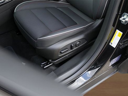 Used 2021 Chevrolet TrailBlazer RS w/ Technology Package image 8