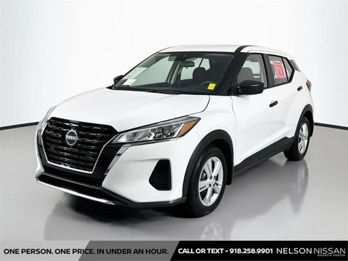 Certified 2025 Nissan Kicks Play S FWD image 1
