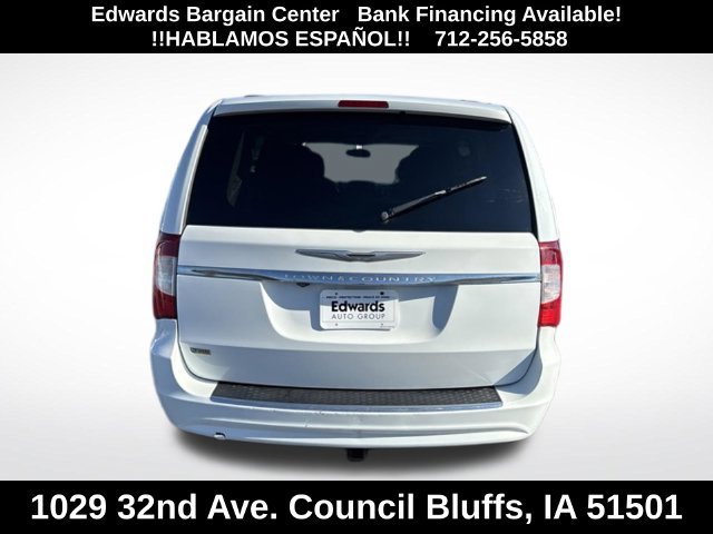 Used 2016 Chrysler Town & Country Touring FWD image 5