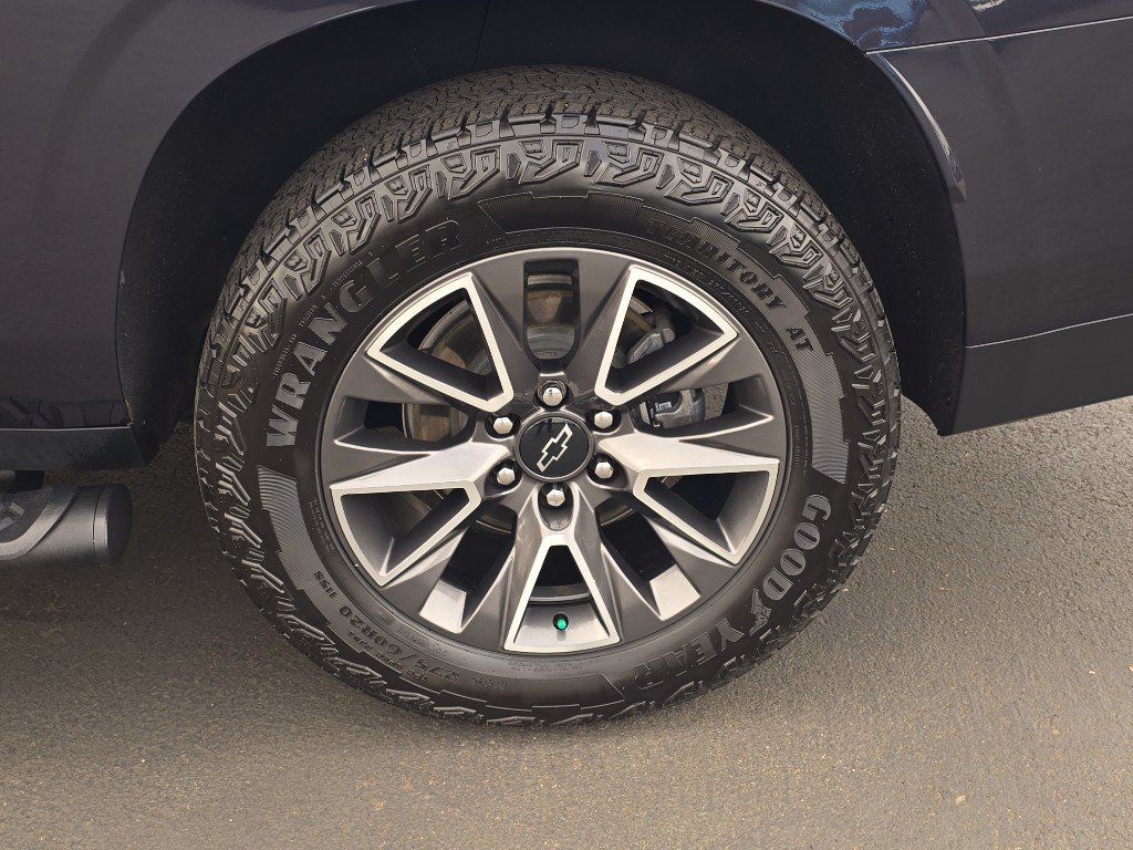 Certified 2023 Chevrolet Suburban Z71 w/ Z71 Off-Road Package AWD/4WD image 12