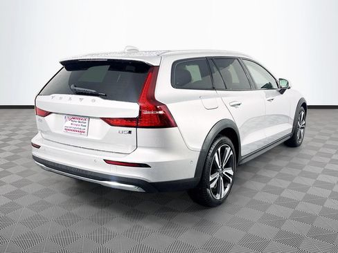 Used 2025 Volvo V60 B5 Cross Country Plus AWD/4WD image 7