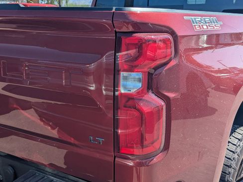 Used 2019 Chevrolet Silverado 1500 LT Trail Boss AWD/4WD image 7
