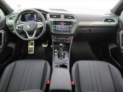 Used 2023 Volkswagen Tiguan SE R-Line image 14