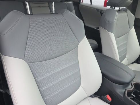 Used 2025 Toyota RAV4 Limited image 15