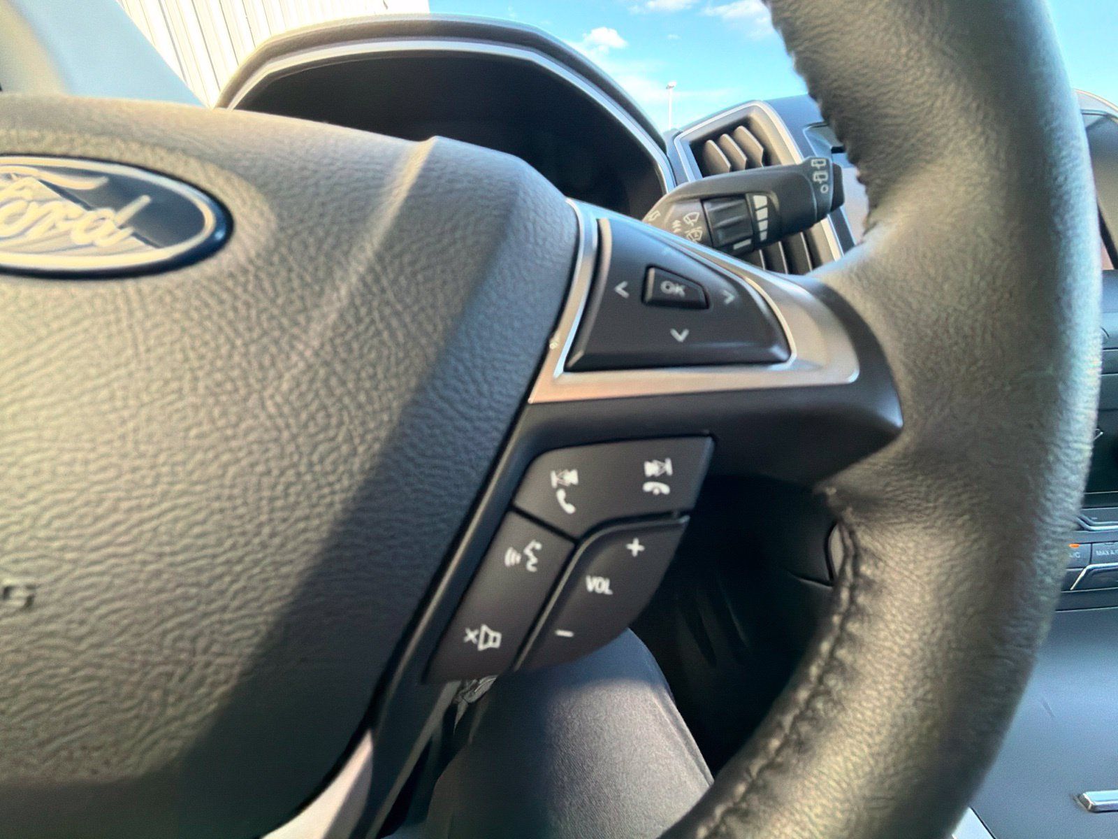 Certified 2019 Ford Edge SEL w/ Equipment Group 201A AWD/4WD image 18