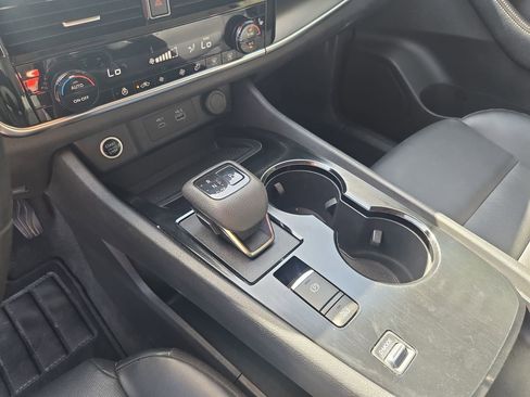 Used 2022 Nissan Rogue SV w/ SV Premium Package FWD image 13
