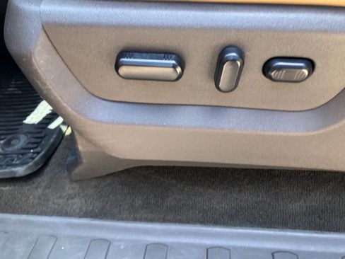 Used 2016 Ford F250 Lariat w/ Lariat Interior Package image 19