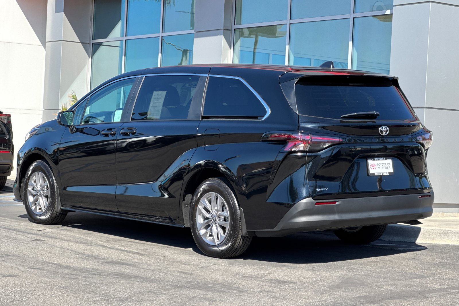 Certified 2026 Toyota Sienna LE FWD image 8