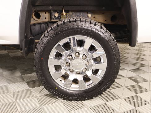 Used 2019 GMC Sierra 2500 SLT w/ Duramax Plus Package AWD/4WD image 18