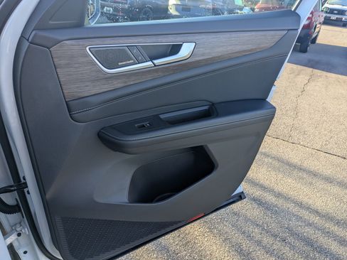 Used 2024 Volkswagen Atlas SEL Premium R-Line image 34