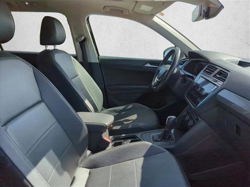 Used 2020 Volkswagen Tiguan SEL image 23