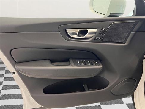 Used 2021 Volvo XC60 T5 Momentum w/ Premium Package image 15