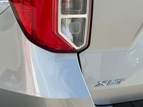 Used 2023 Ford Explorer XLT image 33