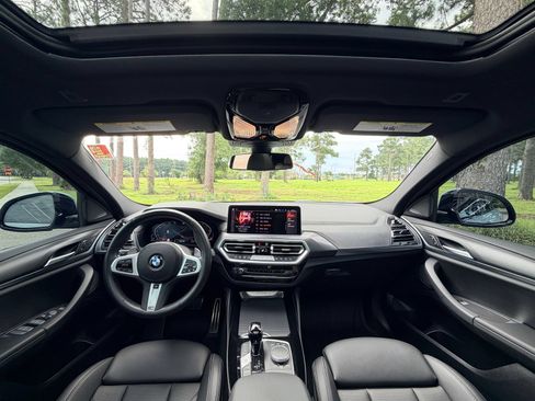 Used 2025 BMW X4 xDrive30i w/ Premium Package AWD/4WD image 2