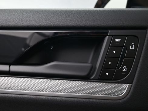 Certified 2026 Porsche Cayenne AWD/4WD image 17