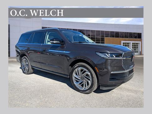 Certified 2025 Lincoln Navigator Reserve image 1