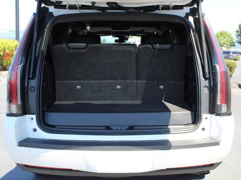 Used 2018 Cadillac Escalade Platinum AWD/4WD image 16