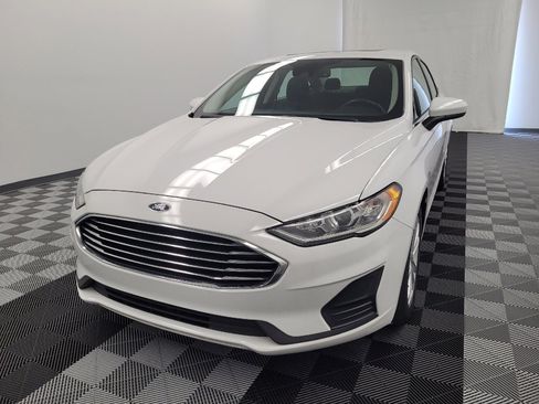Used 2020 Ford Fusion SE FWD image 15
