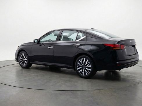 Used 2025 Nissan Altima 2.5 SV image 6