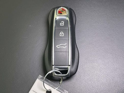 Certified 2025 Porsche Cayenne GTS AWD/4WD image 44