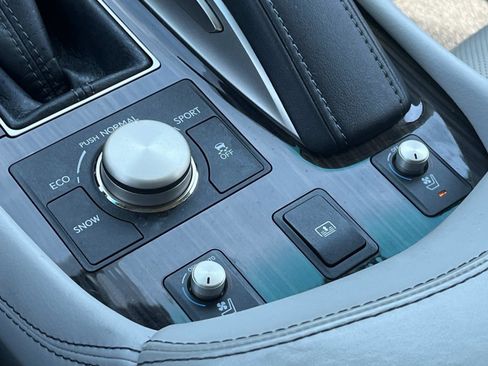 Used 2017 Lexus LS 460 w/ Comfort Package RWD image 32