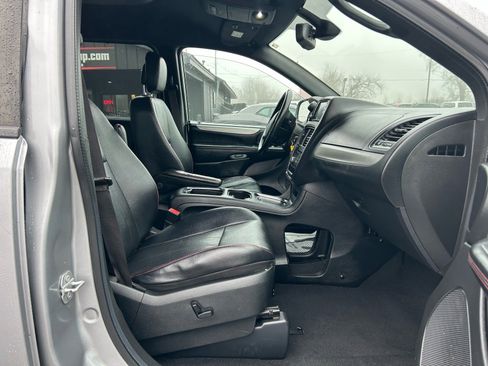 Used 2019 Dodge Grand Caravan GT image 12