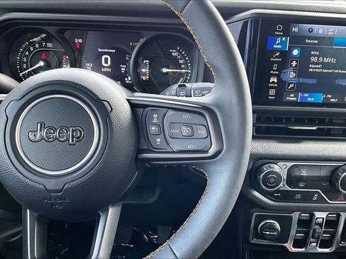 Used 2024 Jeep Wrangler Unlimited AWD/4WD image 26