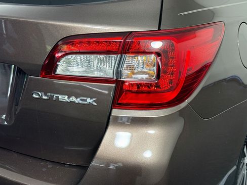 Used 2019 Subaru Outback 2.5i Limited AWD/4WD image 34