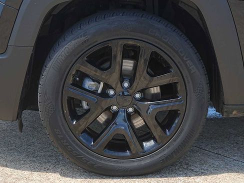 Used 2018 Jeep Renegade Altitude FWD image 7