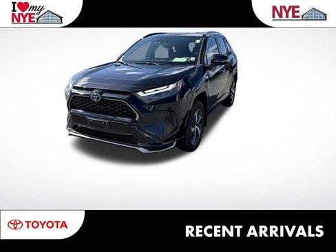 Used 2023 Toyota RAV4 SE w/ Weather & Moonroof Package AWD/4WD image 1
