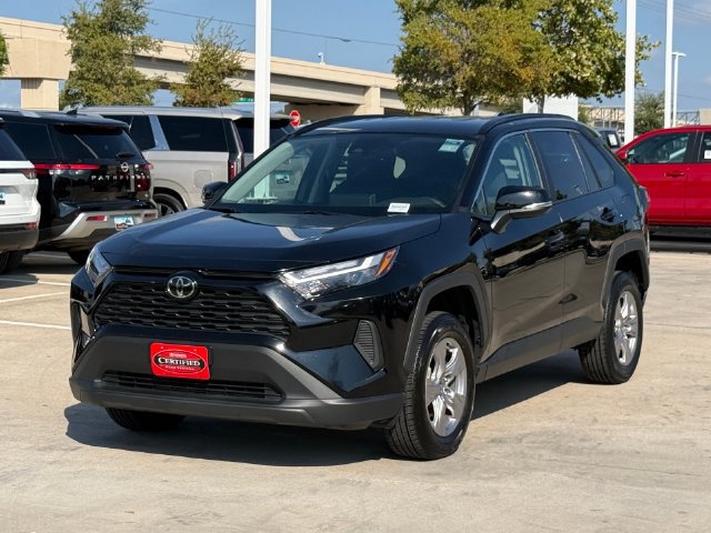 Used 2025 Toyota RAV4 XLE FWD image 8
