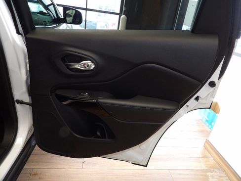 Used 2020 Jeep Cherokee Latitude Plus image 15