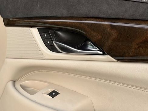 Used 2020 Cadillac Escalade Premium Luxury RWD image 24