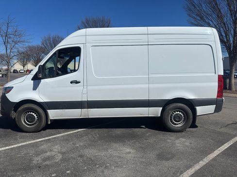 Used 2025 Mercedes-Benz Sprinter 2500 image 6