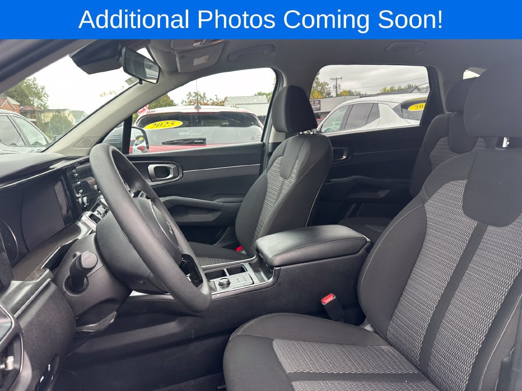 Used 2023 Kia Sorento LX AWD/4WD image 10