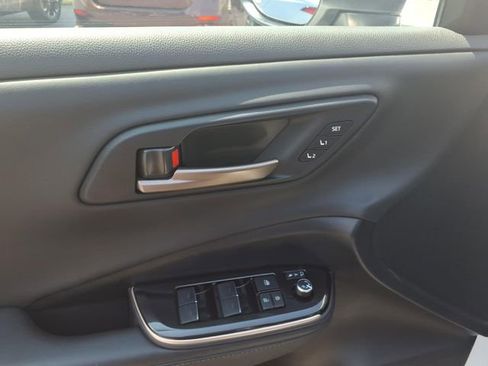 Used 2024 Toyota Crown Platinum image 13