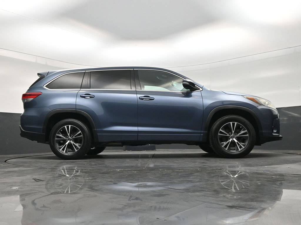 Used 2018 Toyota Highlander LE FWD image 25